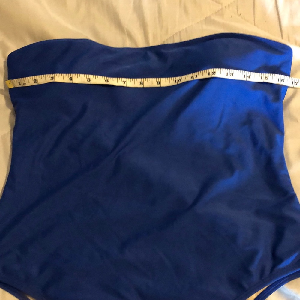 Strapless blue swimsuite